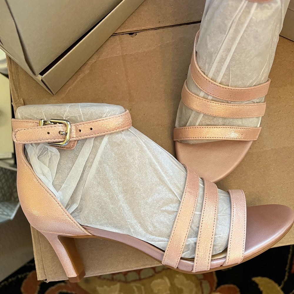 size 5 Clark High heel sandals